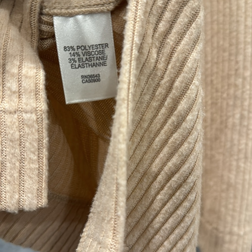 ⭐️2/$25⭐️Van Heusen sweater top - Picture 6 of 6